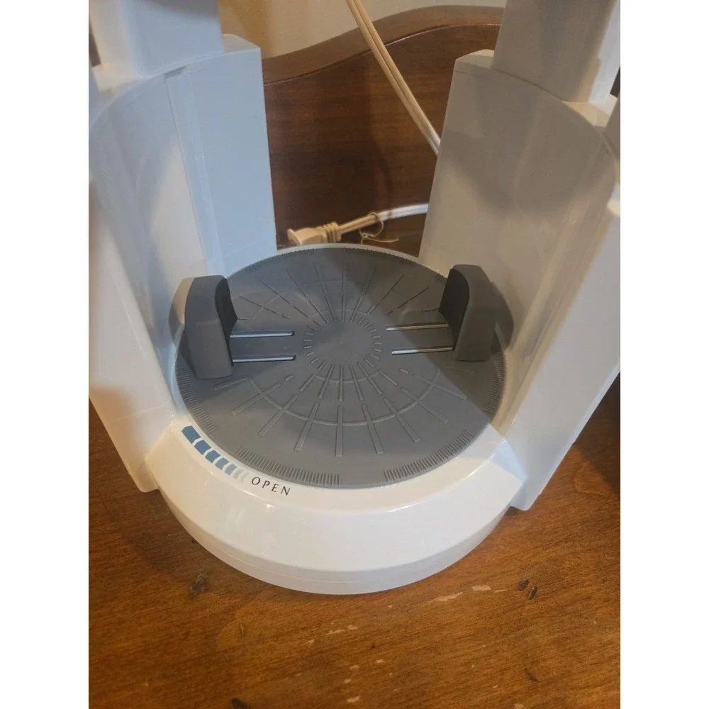 BLACK & DECKER White 